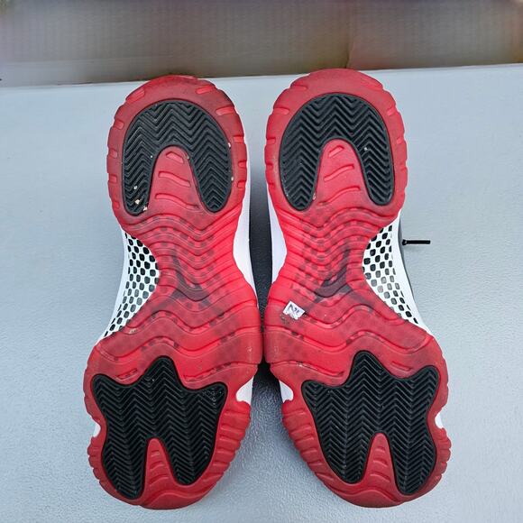 Air Jordan 11 Retro Playoffs Bred Size 9 Black Red XI Nike Jumpan 23 378037-061 - Picture 14 of 16